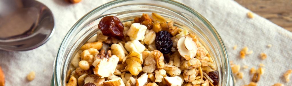 Low-Glycemic Granola with Goji Berries & Cacao Nibs